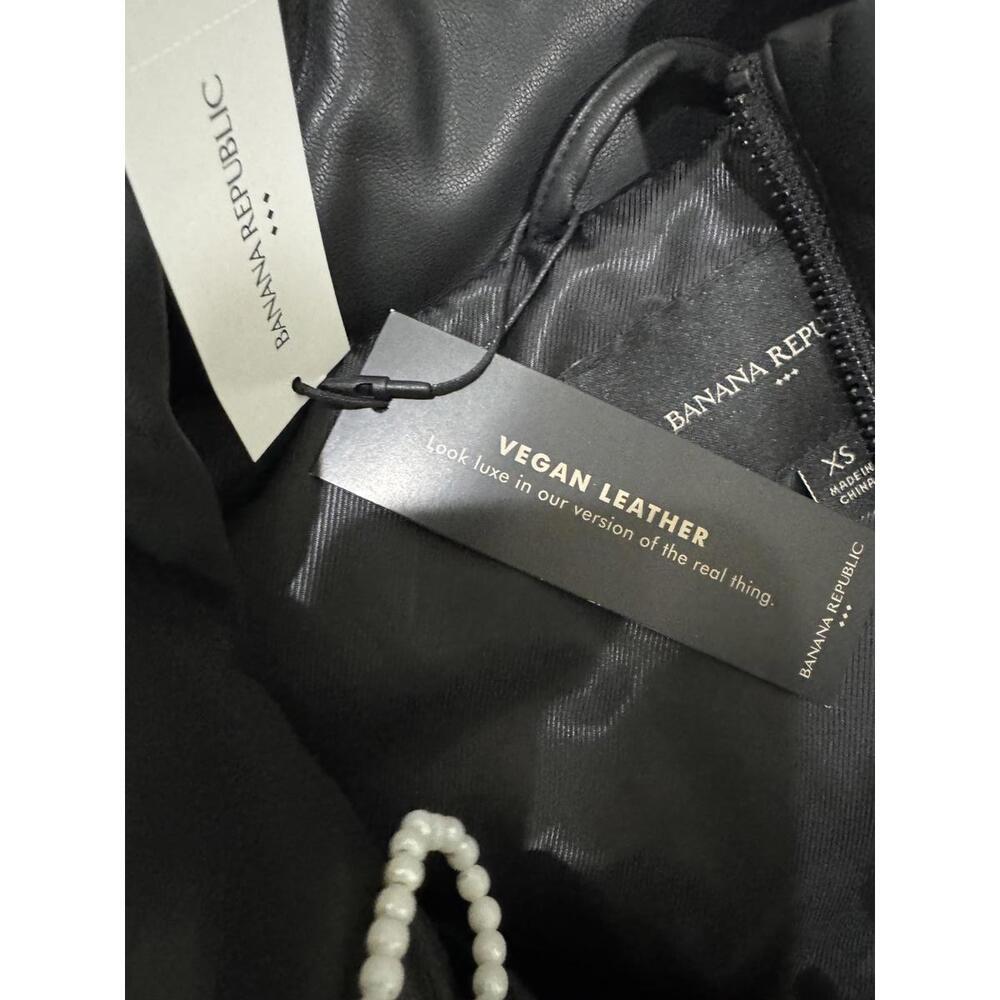 NWT Banana Republic Black Vegan Leather Puffer Zip Up Vest- Size XS - Picture 6 of 9